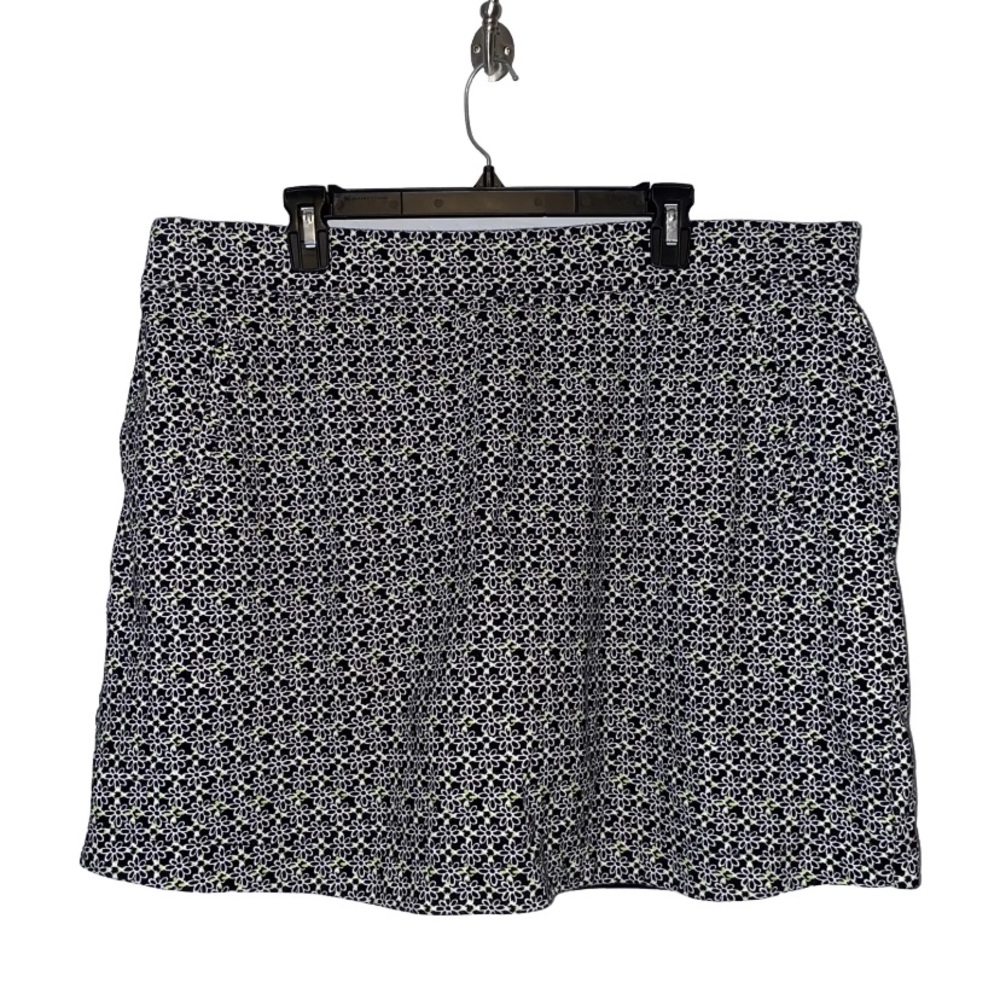 T by Talbots Skort Size 2XP Black White Geometric Floral UPF 50 Skirt Short Golf
